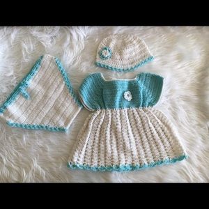 Crochet set for baby girl